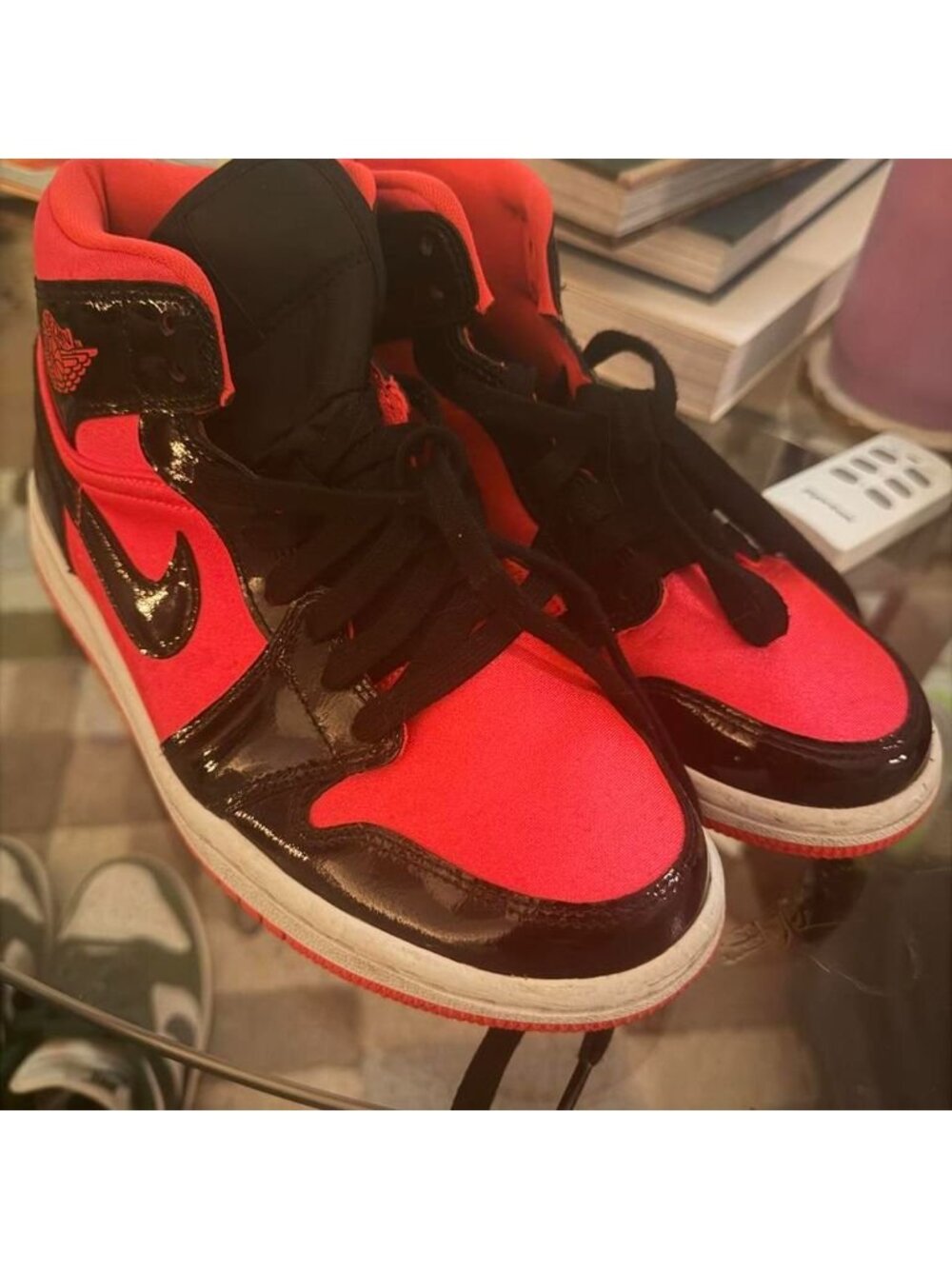 Jordan 1 Retro Mid in Women's Satin Red and Black - Picture 2 of 5